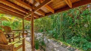 Chambre Confort, 1 trĂšs grand lit | Terrasse/Patio