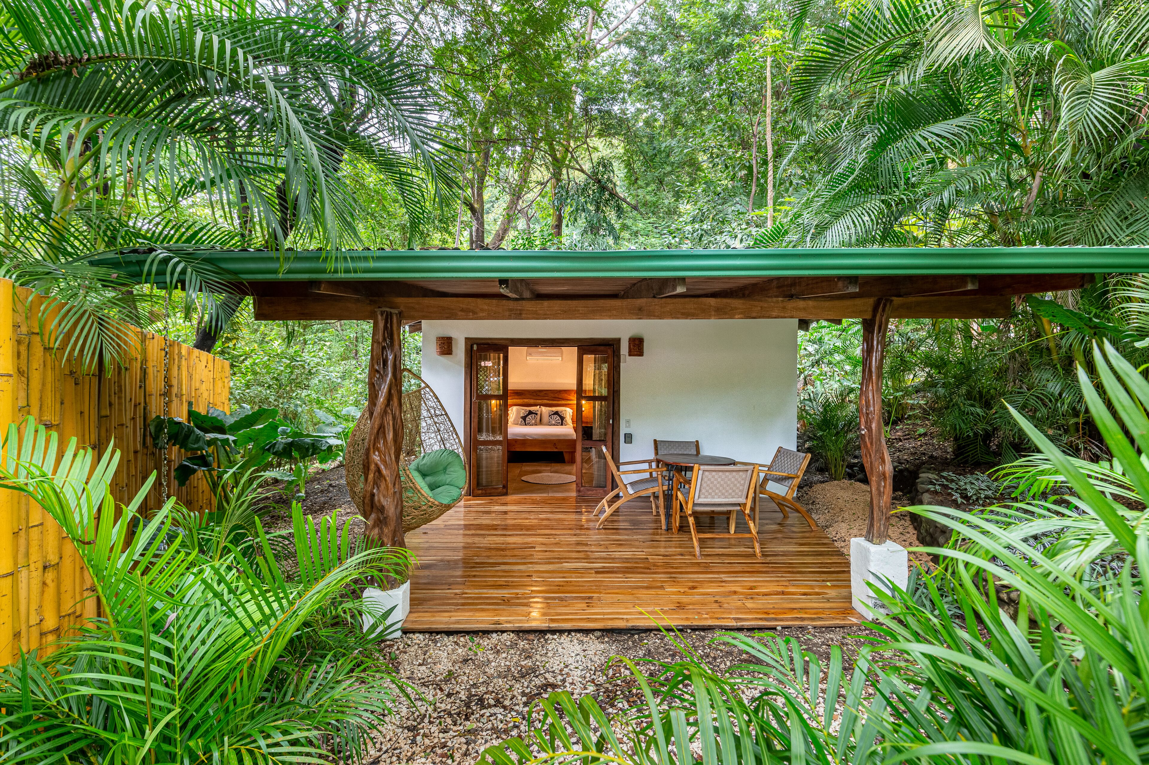 family room, 2 queen beds | garden view