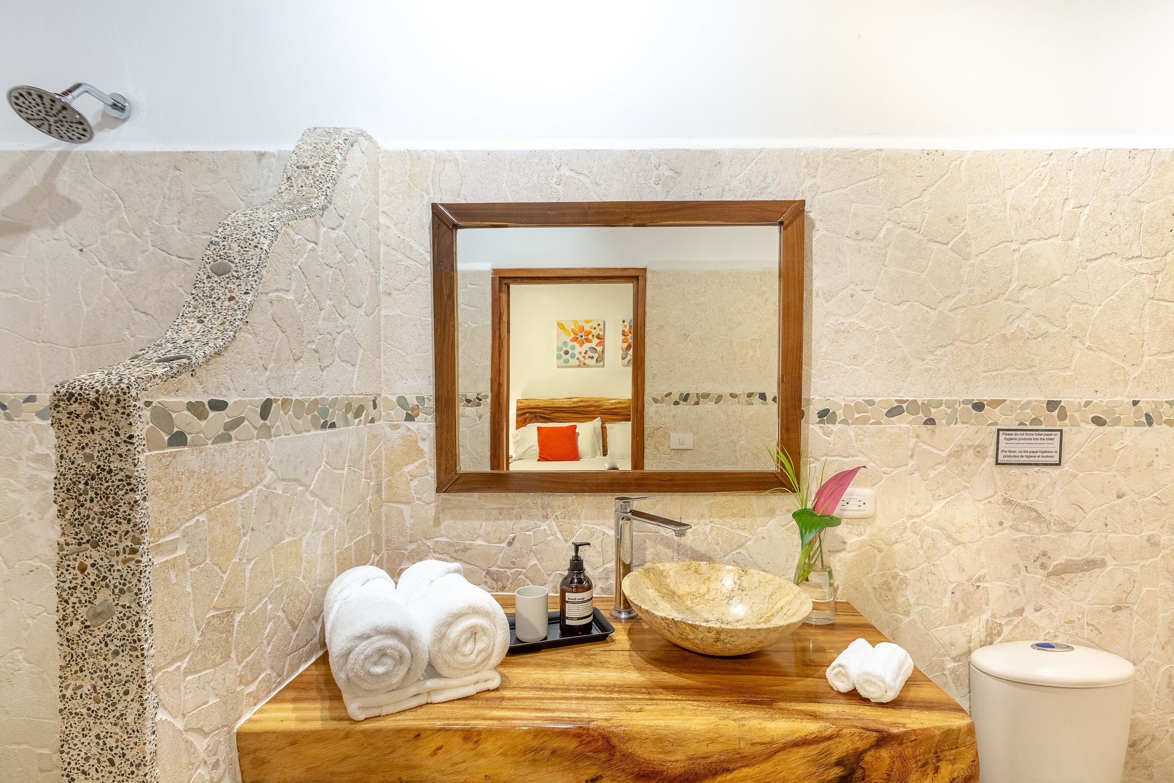 comfort room, 1 king bed | bathroom | shower, hair dryer, towels