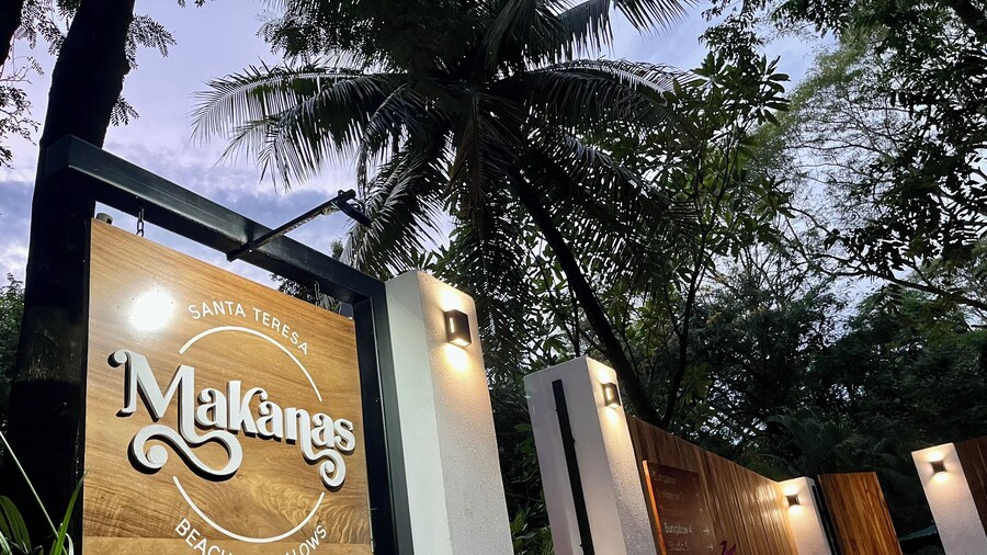 Makanas Beach Bungalows