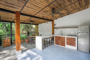 Comfort Apartment, 1 Queen Bed | Private kitchen | Stovetop, coffee/tea maker, electric kettle, toaster - Makanas Beach Bungalows (Cóbano)