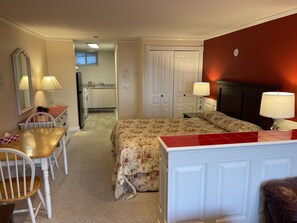 Down duvets, desk, free WiFi, bed sheets