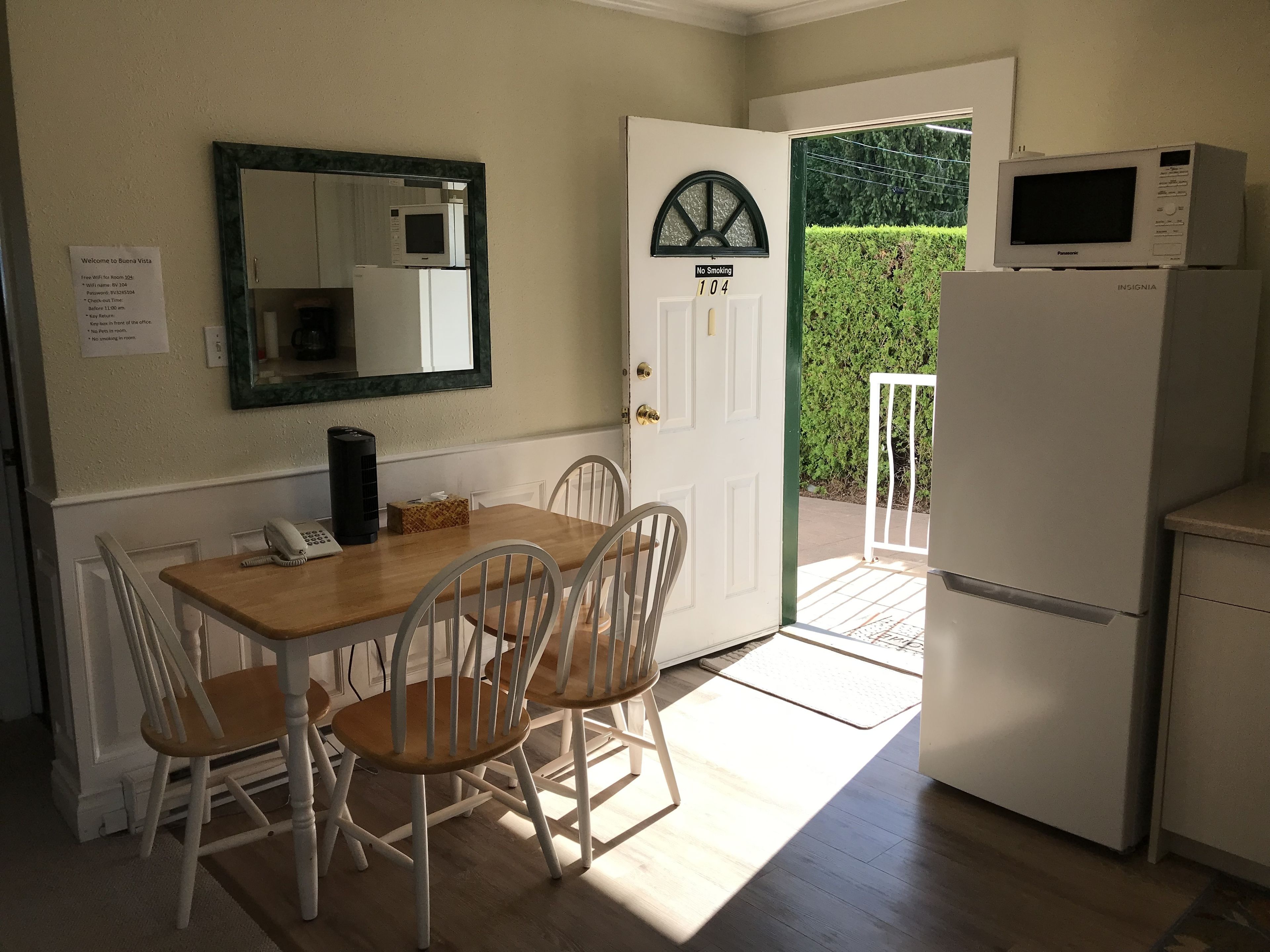 Premier Suite, 2 Bedrooms | In-room dining