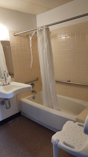 Traditional Room, 1 Queen Bed, Accessible, Ground Floor | Bathroom | Combined shower/bathtub, free toiletries, hair dryer, towels