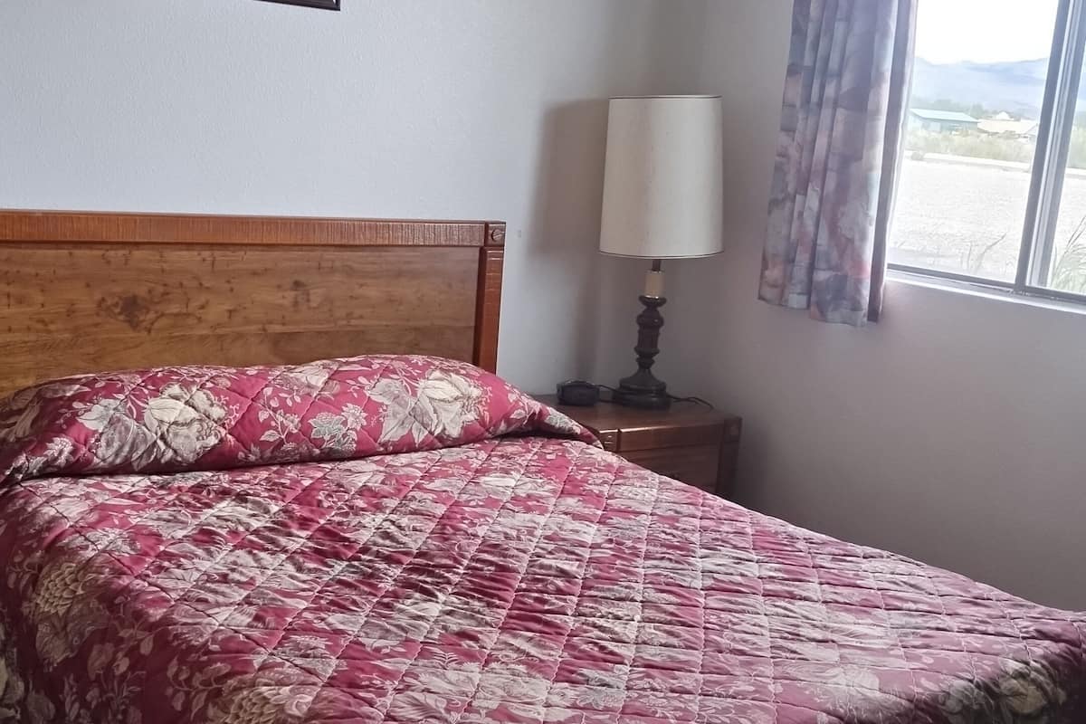 Camera Tradizionale, 1 letto queen, accessibile ai disabili, al piano terra | Wi-Fi gratuito, lenzuola, accesso in sedia a rotelle