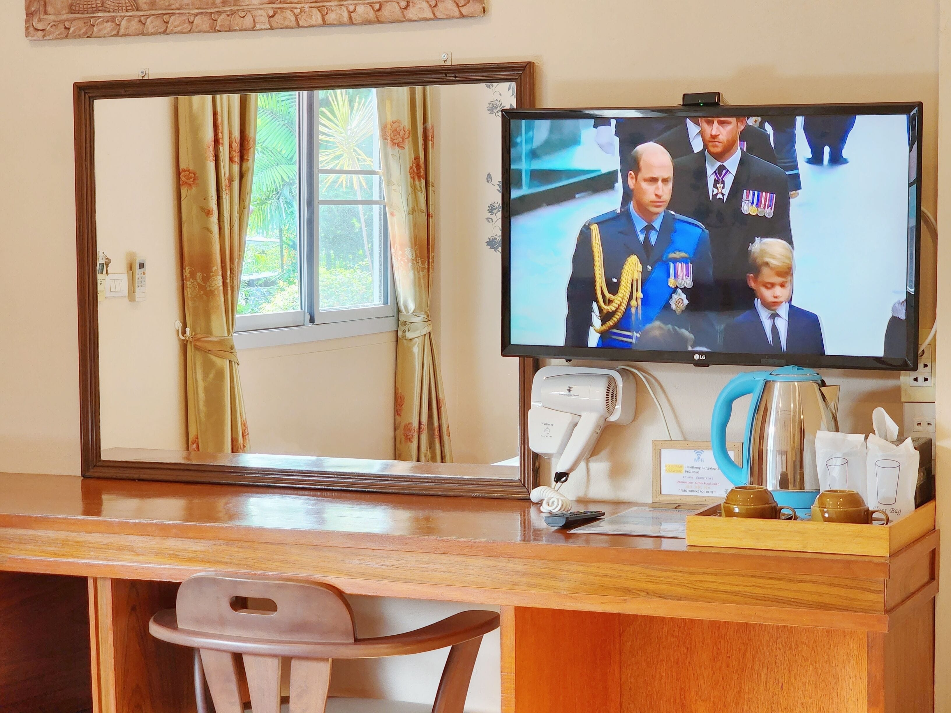 deluxe bungalow garden | in-room dining