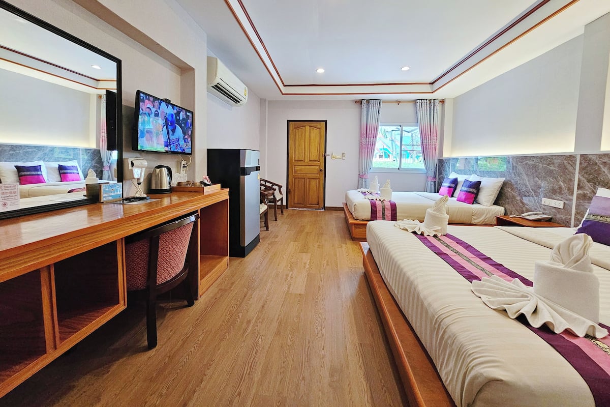 Bungalow Family Room | Luxe beddengoed, een kluis op de kamer, individueel gemeubileerd