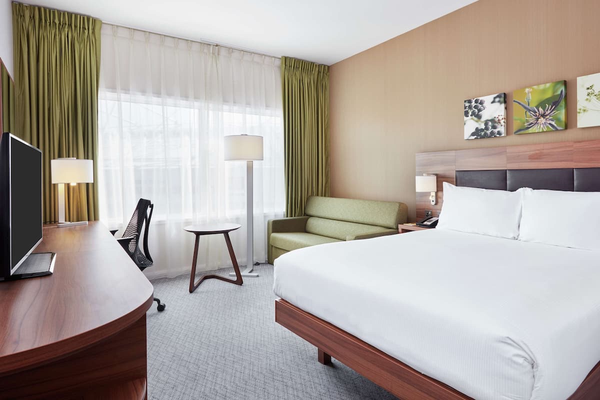 In-room safe, free cribs/infant beds, free WiFi, bed sheets