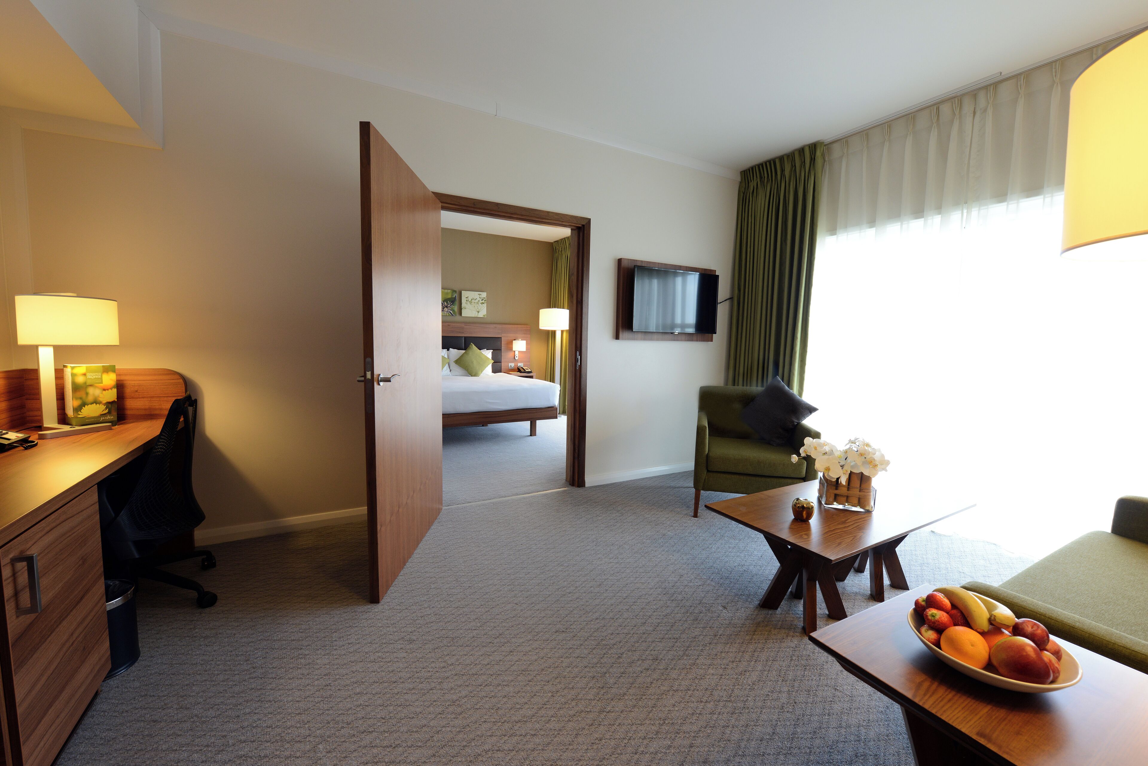 king, suite, 1 bedroom | in-room safe, free cots/infant beds, free wifi, bed sheets