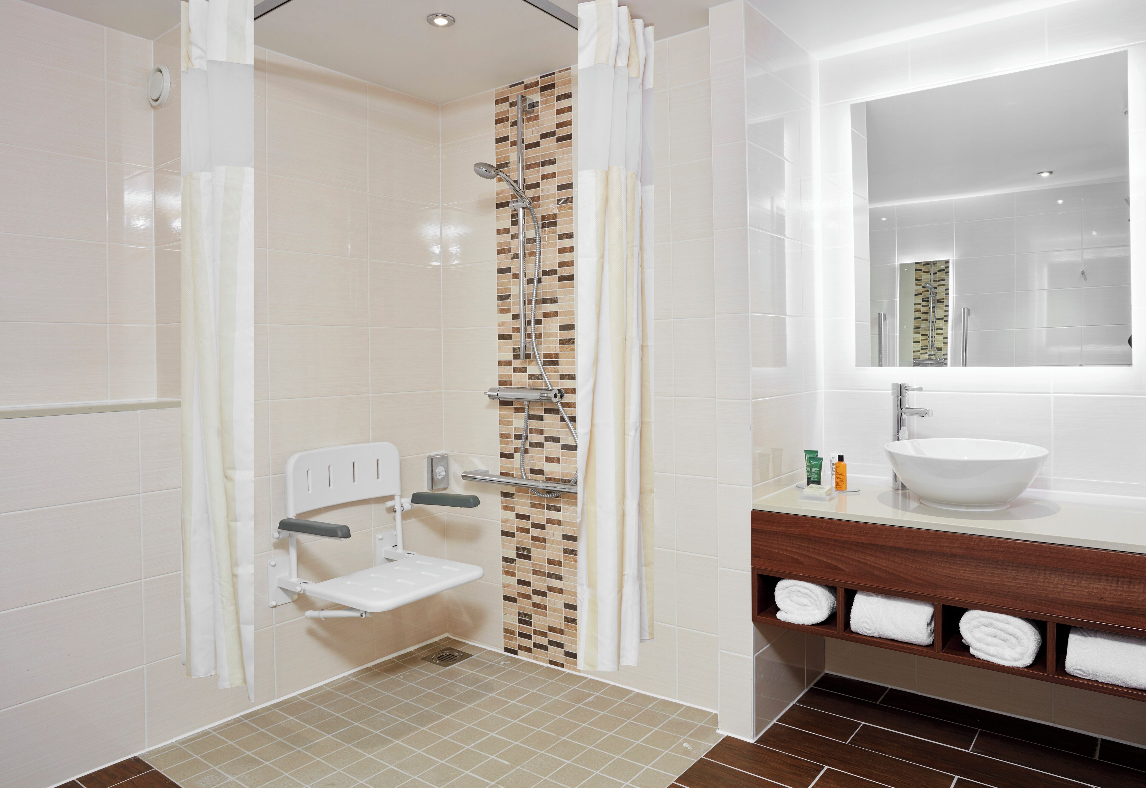 free toiletries, towels