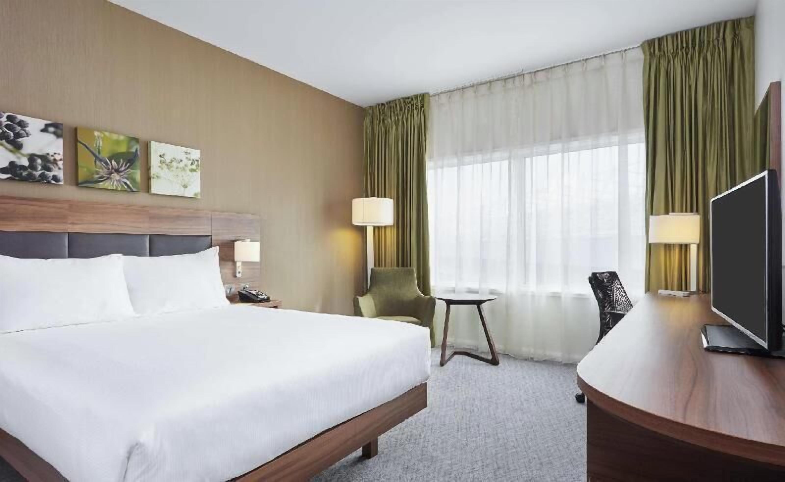 In-room safe, free cribs/infant beds, free WiFi, bed sheets