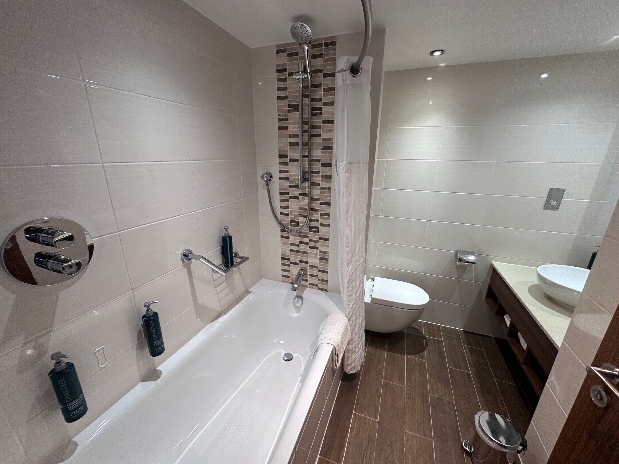 free toiletries, towels