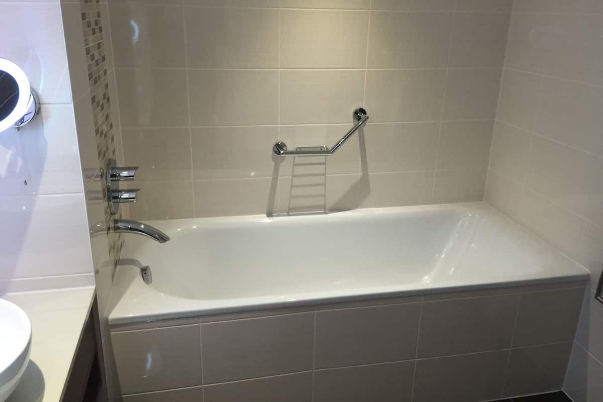 free toiletries, towels