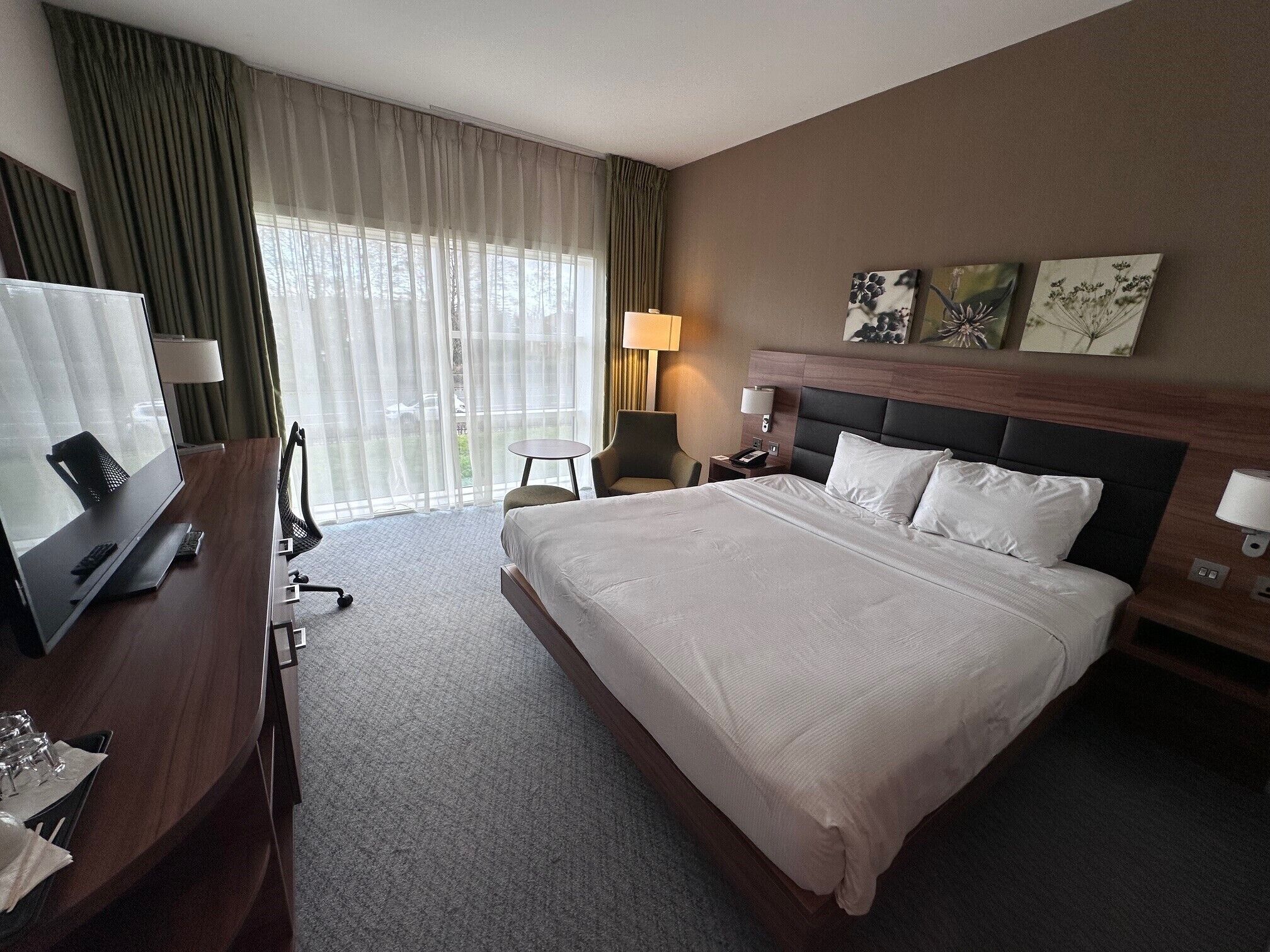 room, 1 king bed | in-room safe, free cots/infant beds, free wifi, bed sheets