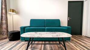 Apartment, 1 Doppelbett und Schlafsofa (1 Double, 1 Sofa Bed) | Hochwertige Bettwaren, Schreibtisch, schallisolierte Zimmer