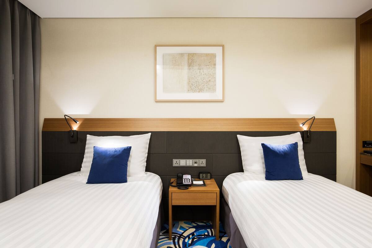 Premium bedding, minibar, in-room safe, desk