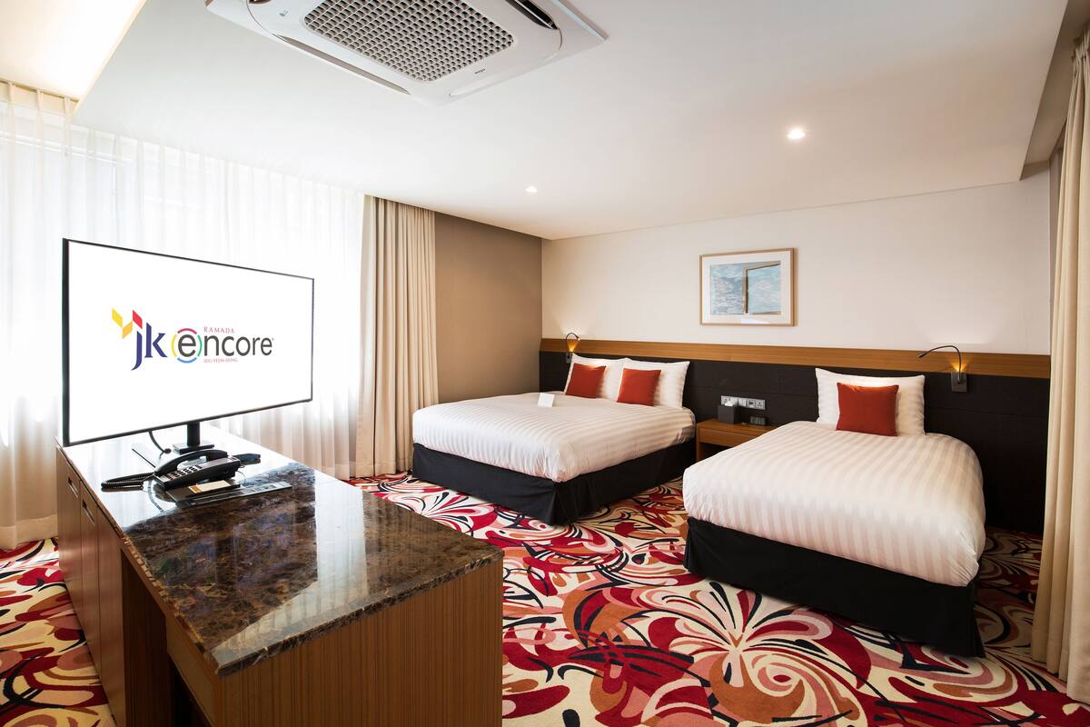 Premium bedding, minibar, in-room safe, desk