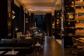 Dinner served  - Kimpton Gray Hotel by IHG (Chicago)