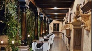 Petit déjeuner, déjeuner et dîner servis sur place
