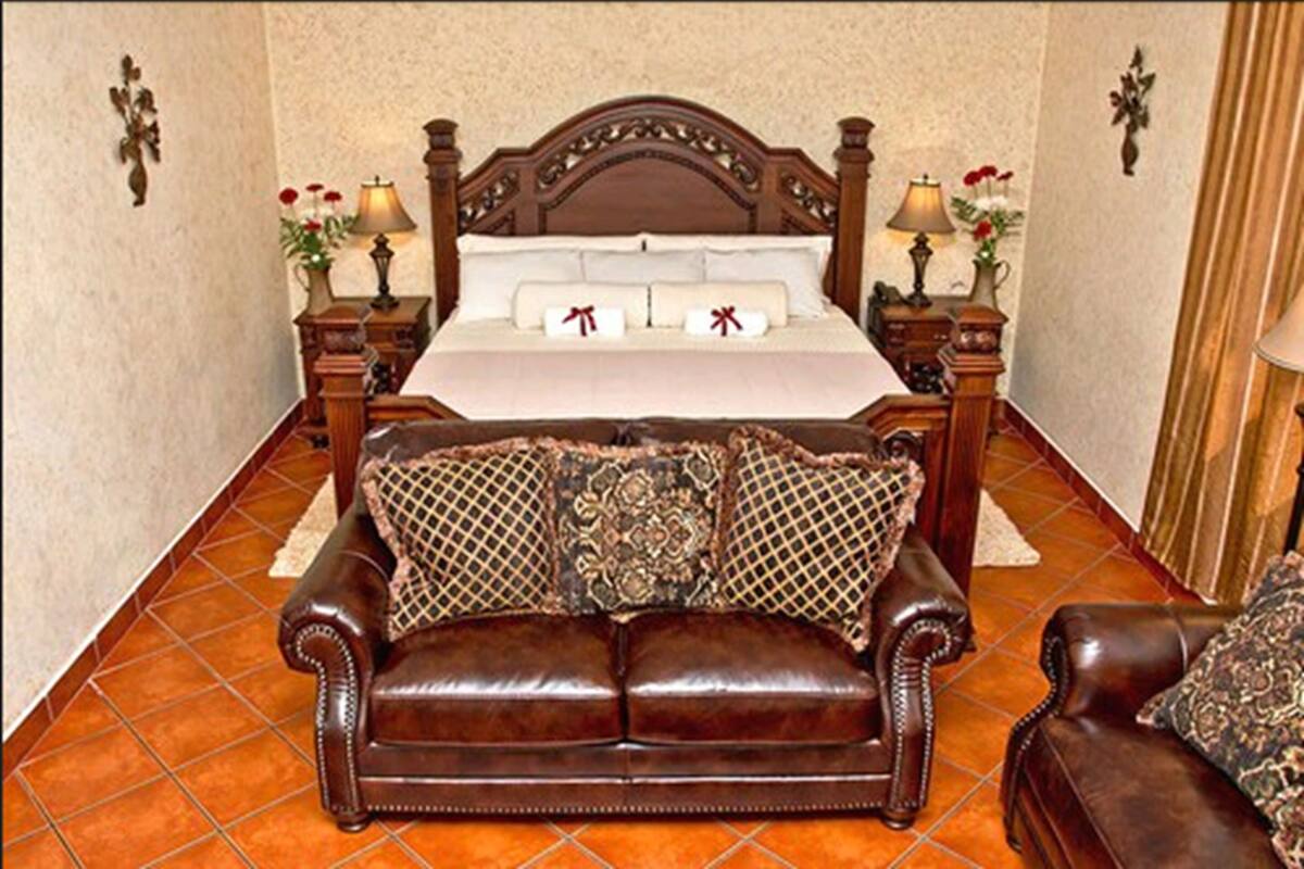 Superior Suite, 1 King Bed