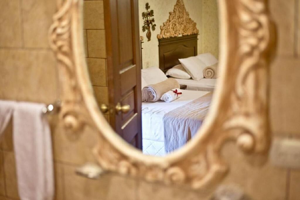 desk, rollaway beds, free wifi, bed sheets