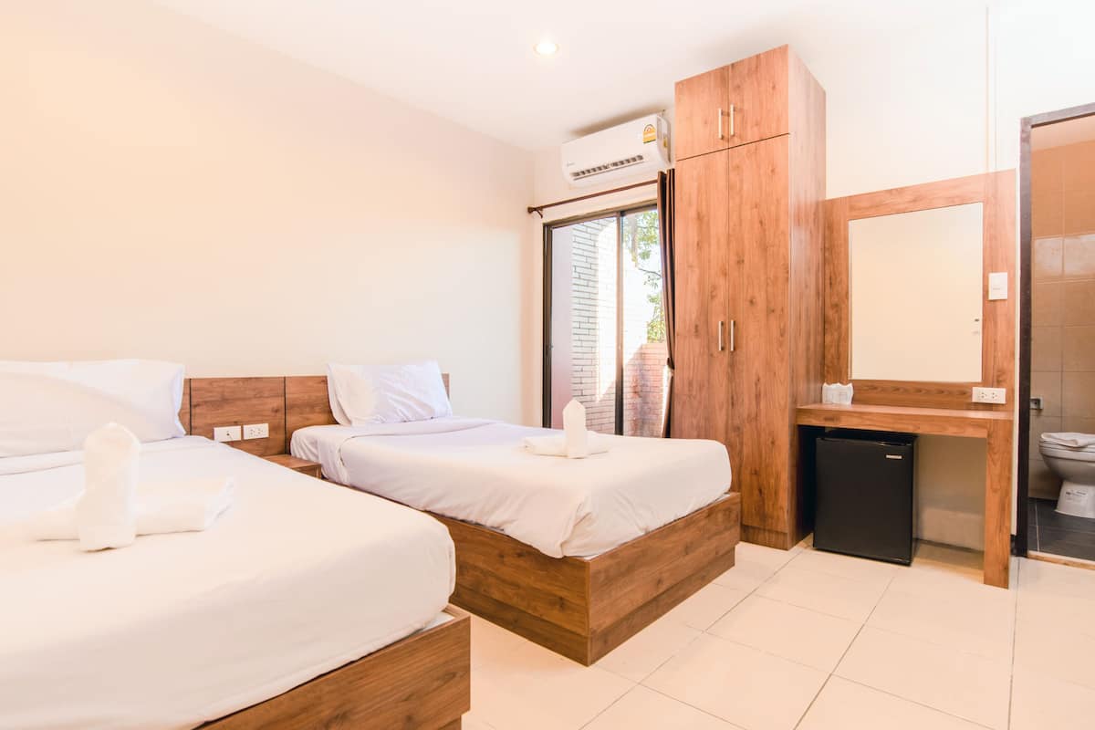 Desk, blackout drapes, free WiFi, bed sheets