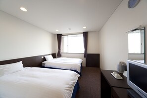 Desk, iron/ironing board, bed sheets - Athena Kaigetsu (Awaji)