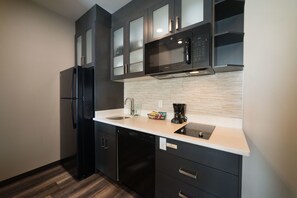 Full-sized fridge, microwave, stovetop, dishwasher - Candlewood Suites West Edmonton - Mall Area by IHG (Edmonton)