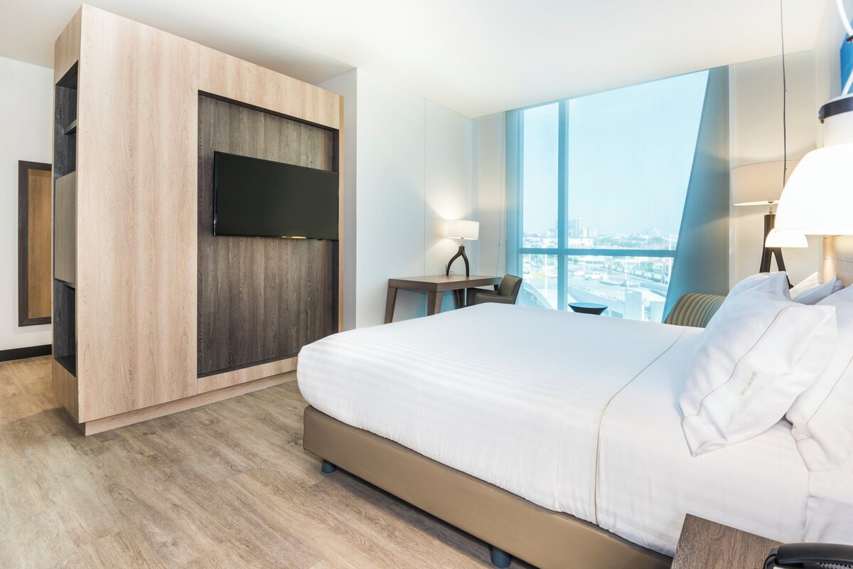 Hochwertige Bettwaren, Minibar, Zimmersafe, Schreibtisch