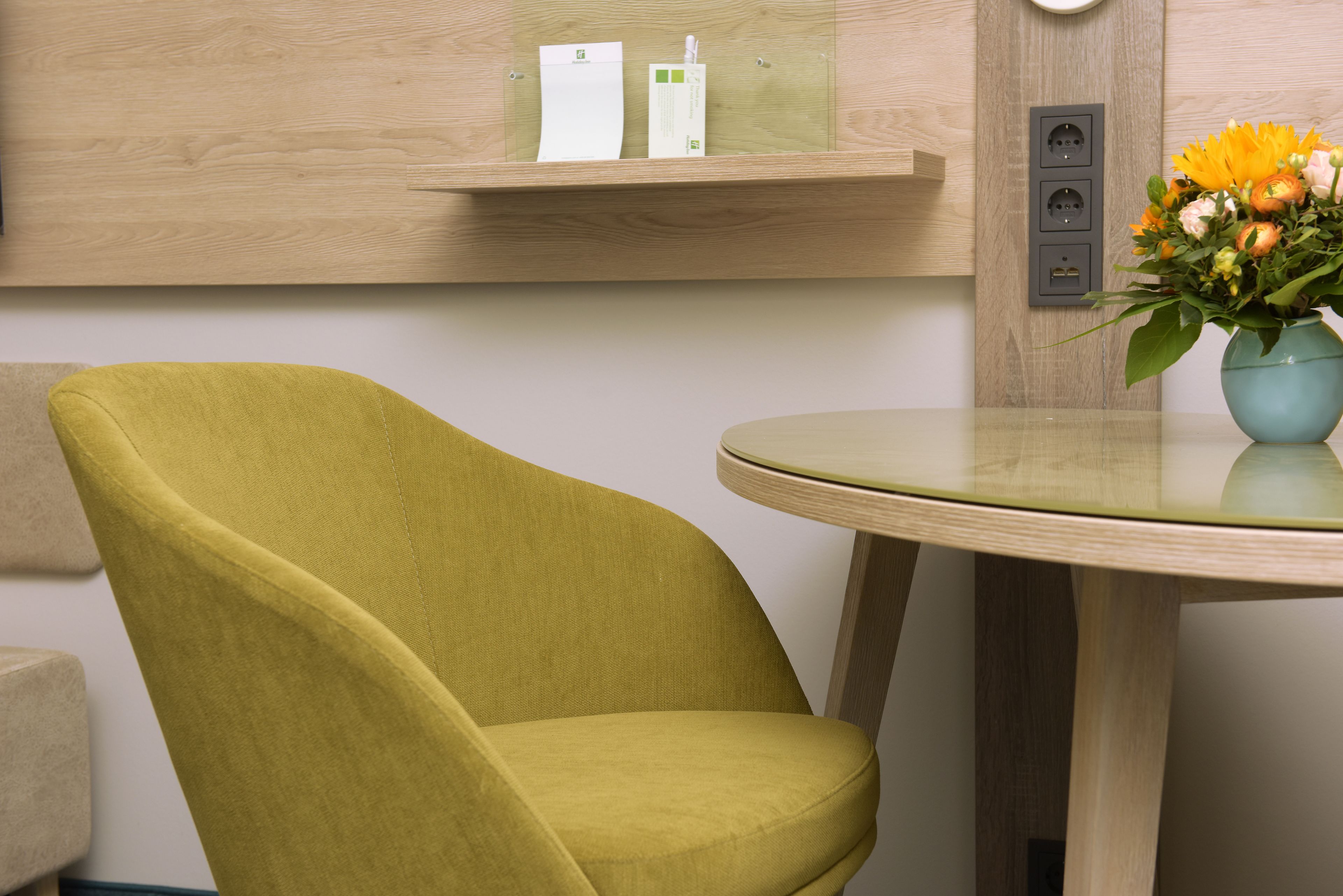 in-room business centre