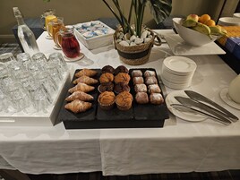 Daily full breakfast (GBP 13.95 per person)