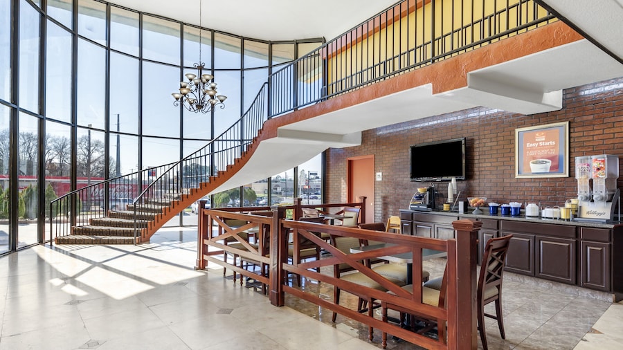Rose City Inn & Suites