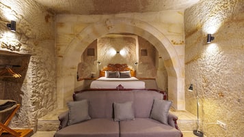 Deluxe Cave Room | 1 phòng ngủ, bộ đồ giường cao cấp, trang trí khác biệt