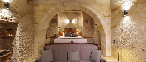 Deluxe Cave Room | 1 habitación, ropa de cama de alta calidad y decoración personalizada