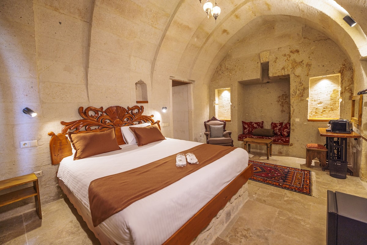 Queen Cave Room | 1 bedroom, premium bedding, individually decorated