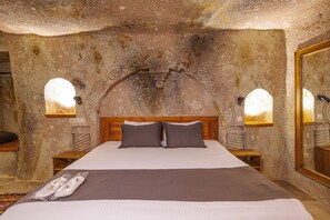 Deluxe Cave Room | Premium bedding, individually decorated, individually furnished, desk - Canyon Cave Hotel (Ürgüp)