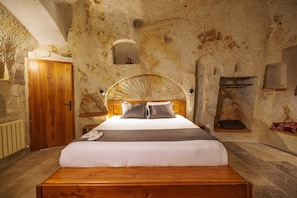 Deluxe Cave Room