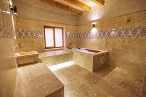 Queen Cave Room | Bathroom | Free toiletries, hair dryer, slippers, towels - Canyon Cave Hotel (Ürgüp)