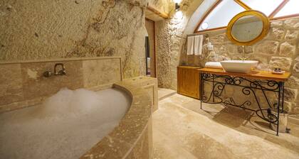 Canyon Cave Hotel