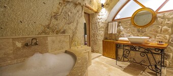 Canyon Cave Hotel