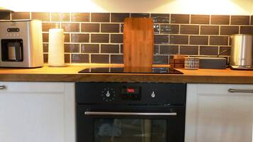 Cottage, 1 Tempat Tidur Double dengan tempat tidur Sofa | Dapur pribadi | Lemari es, oven, kompor, dan mesin pencuci piring