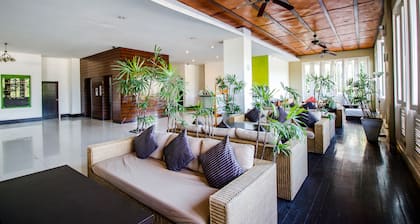 B2 Premier Hotel & Resort