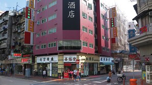 A multi-story hotel with signage for 'Shangha Hotel' and 'Red Hotel'. - Shanghai Red (Kowloon)
