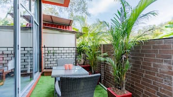 Family Room | Terrace/patio