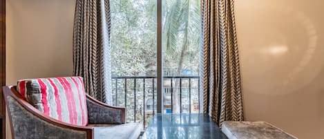Deluxe Room | 1 bedroom, Egyptian cotton sheets, premium bedding, Select Comfort beds