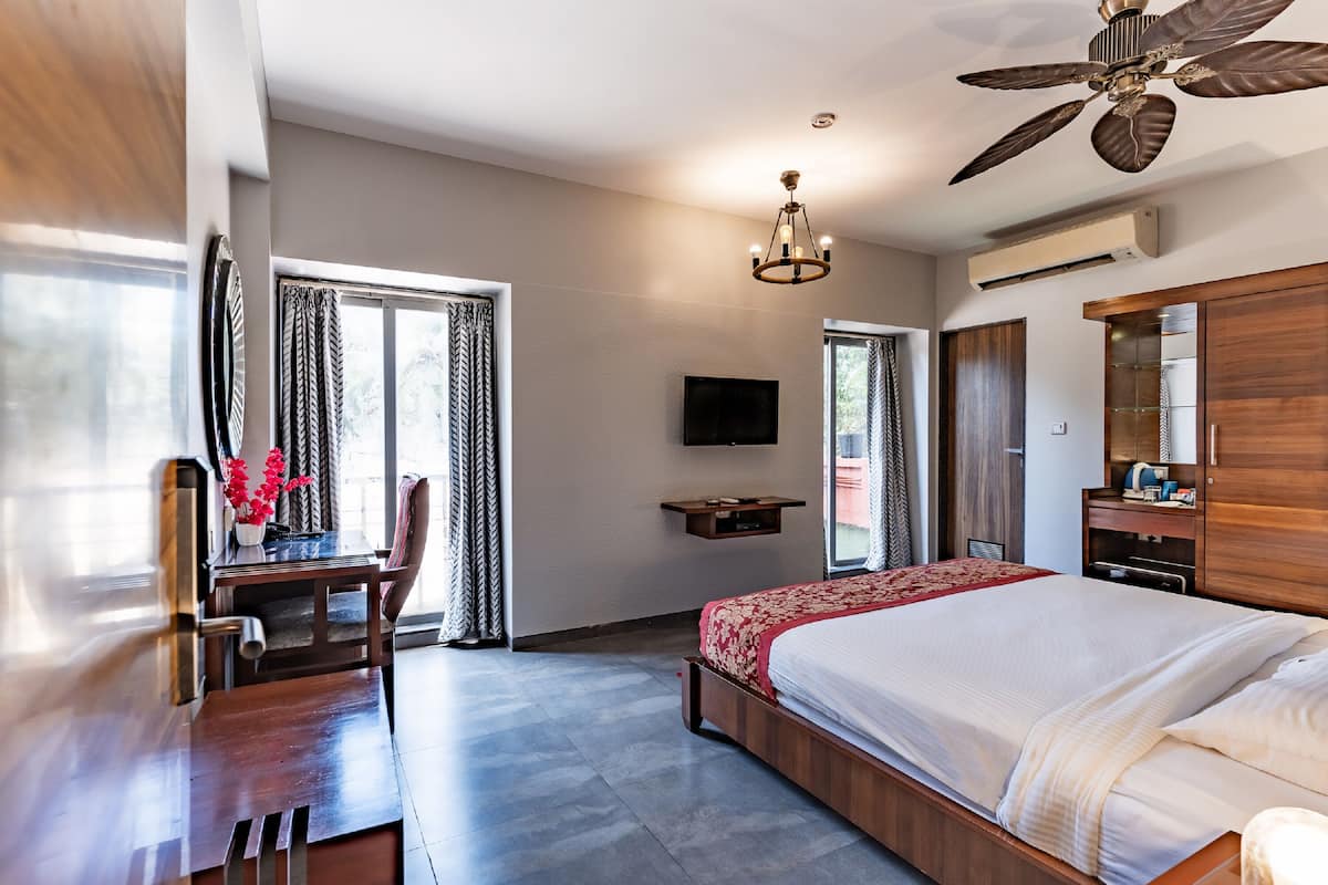 Premium Deluxe Room with Terrace | 1 bedroom, premium bedding, Select Comfort beds, in-room safe