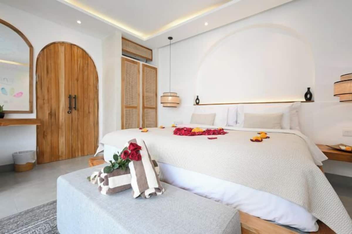 1 bedroom, minibar, in-room safe, individually decorated