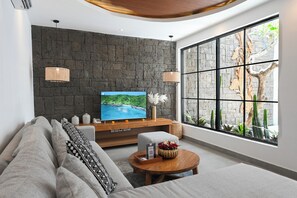 デラックス ヴィラ 1 ベッドルーム プライベートプール | リビング エリア | 32 インチの薄型テレビ (衛星放送視聴可)、テレビ、DVD プレーヤー