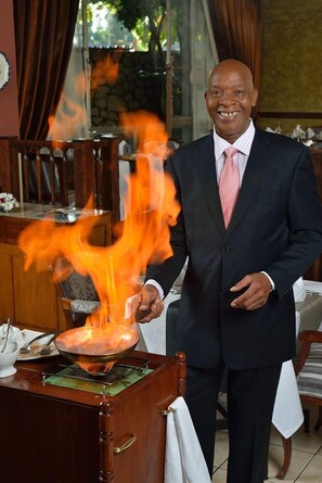 2 restaurants servant le petit déjeuner, spécialités Cuisine anglaise