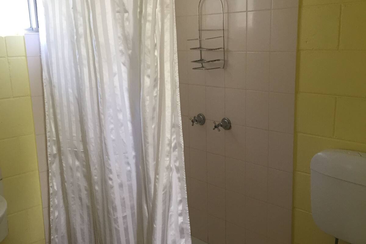 shower, free toiletries, towels